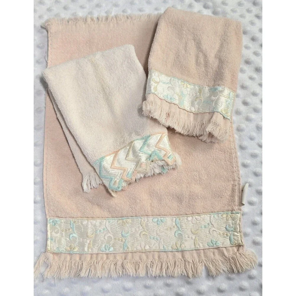 Vintage Pink Towel Set of 3 Cannon Fringe Fingertip Bathroom Guest Towels Granny